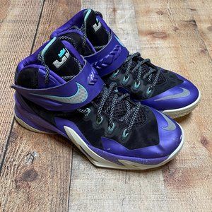 Nike LeBron Zoom Soldier 8 GS "Hyper Grape" Basketball Shoe Sz 6.5Y 653645-500